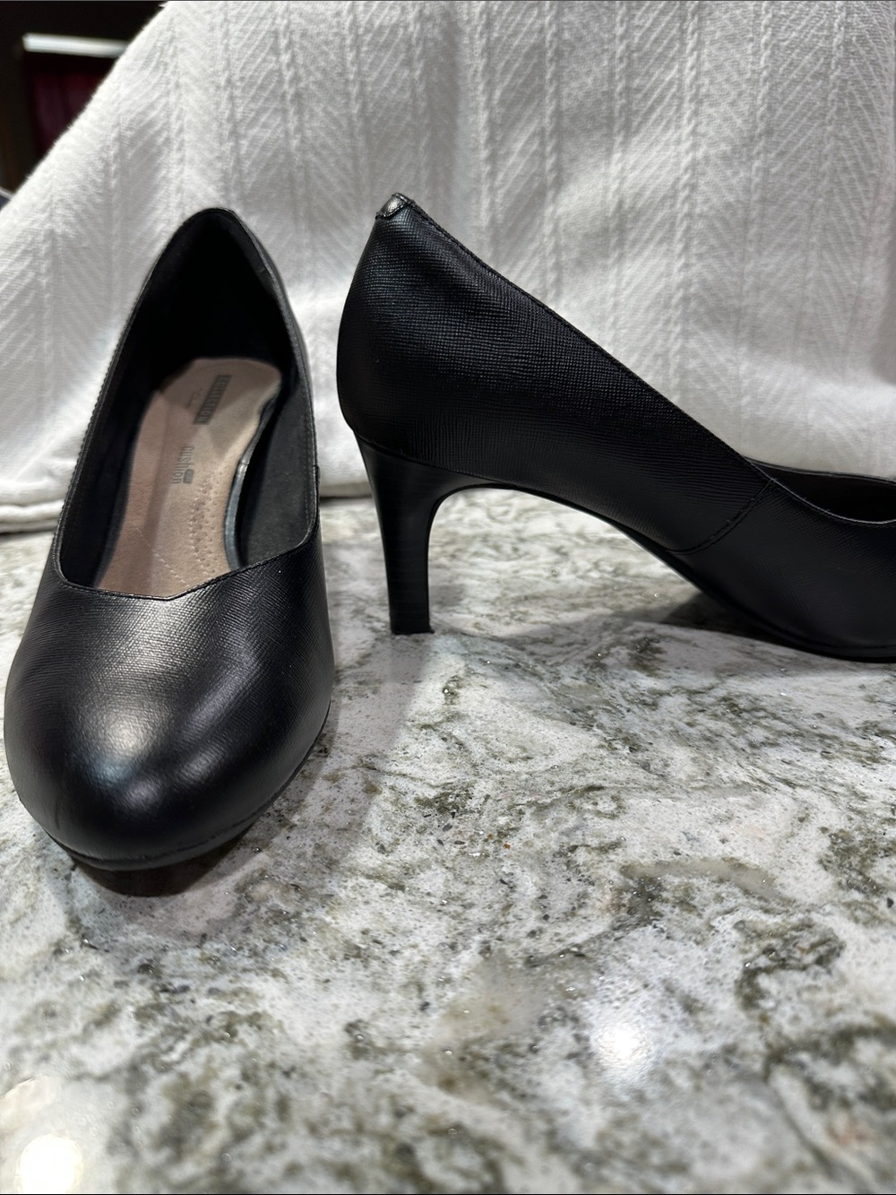 Clarks Black Women's Slip-On Cushioned Heels - Picture 2 of 4